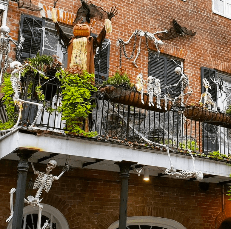 halloween balcony decor