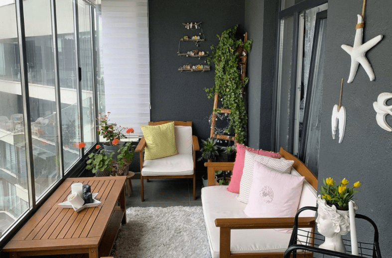 balcony enclosure