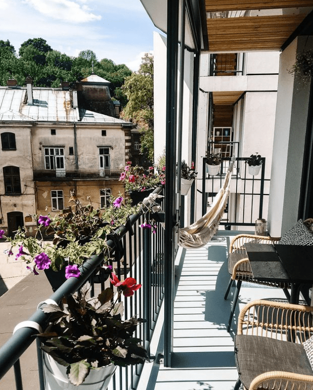 hang hammock on balcony