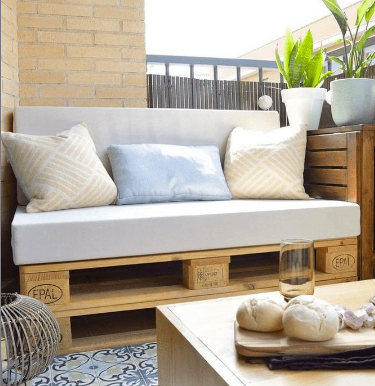 balcony pallet couch
