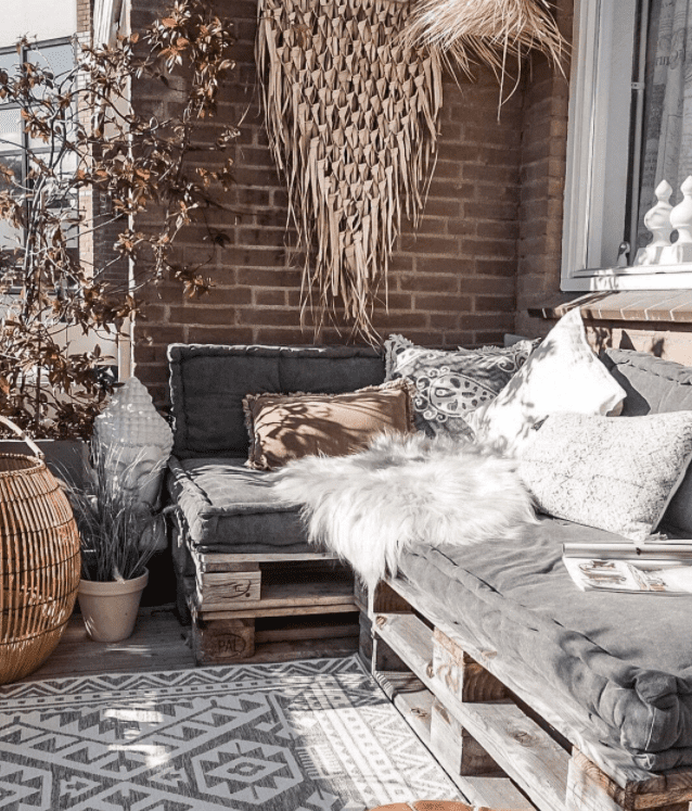 Build A Pallet Couch For Your Balcony