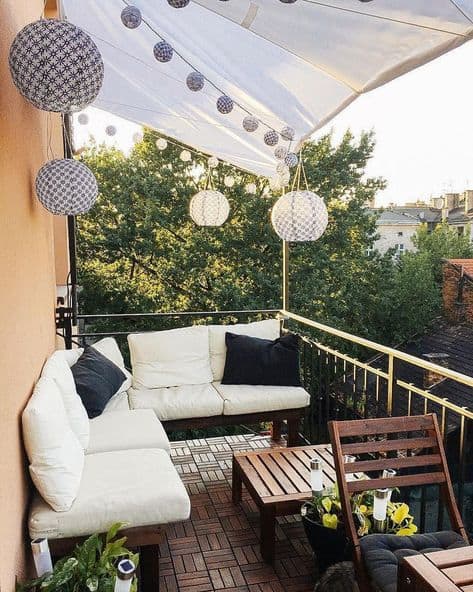using a DIY canopy for increased balcony privacy