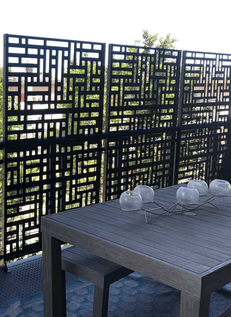 metal-privacy-screen-on-balcony