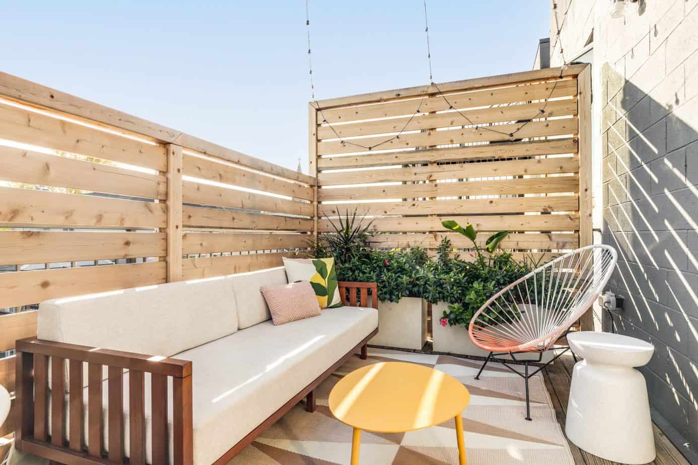 Best Rug Size for a Balcony? Here's How to Choose - Balcony Boss