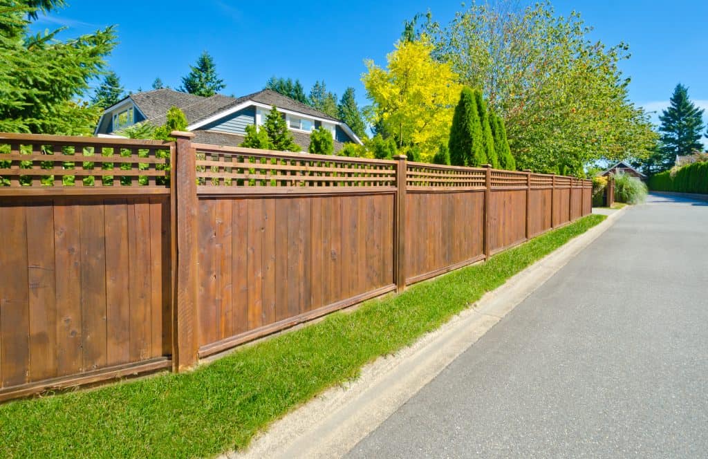 12 Stylish Vinyl Fence Toppers to Enhance Your Outdoors