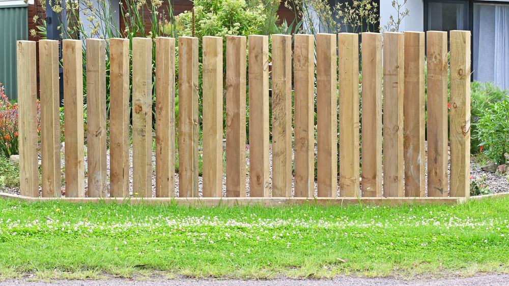freestanding privacy fence