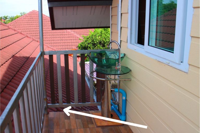 balcony gap
