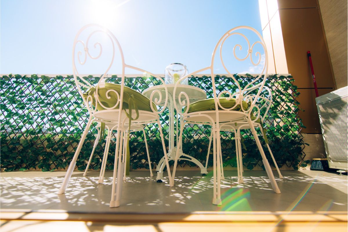 7 Best Artificial Privacy Plants (That You Can Easily Buy!) Balcony Boss